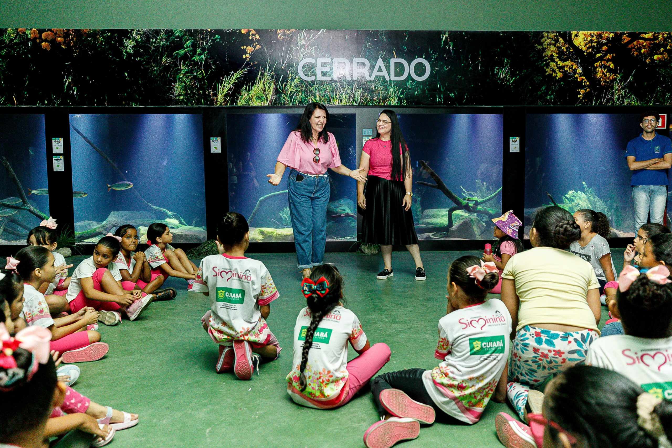 Primeira-dama comemora visita das Simininas ao Aquário Municipal