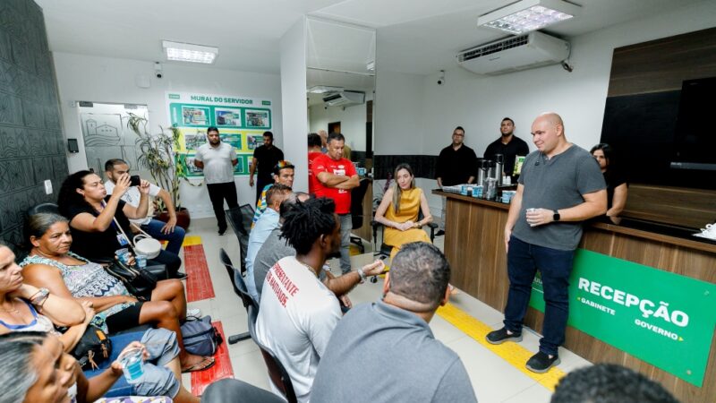 Prefeito recebe ambulantes e esclarece liberação de calçadas