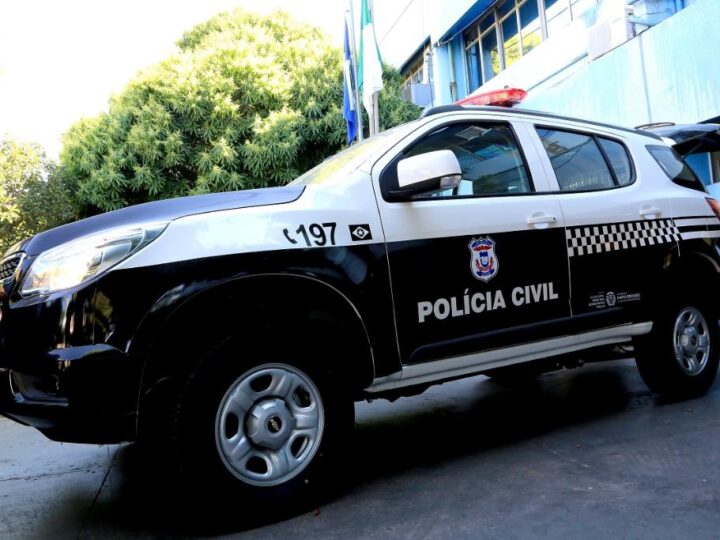 Polícia Civil prende homem por porte ilegal de arma e esposa por danificar delegacia