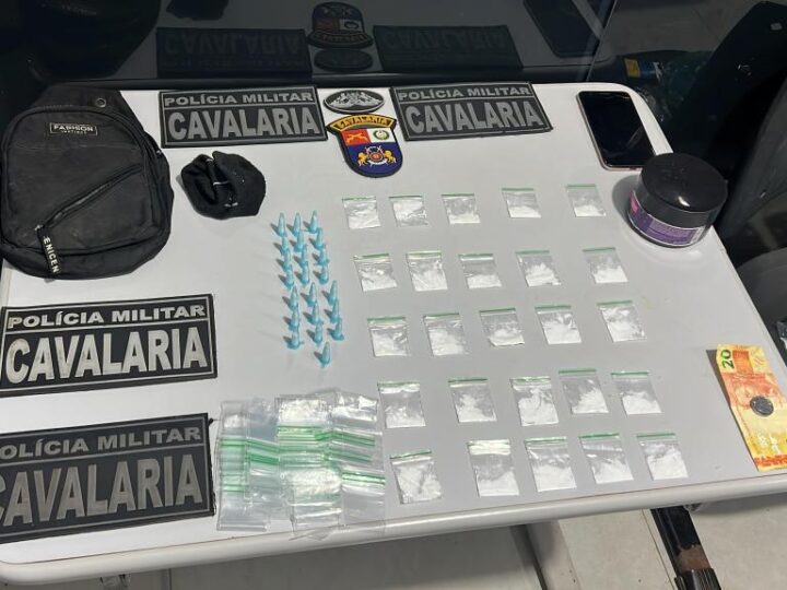 Cavalaria da PM apreende 47 porções de cocaína com integrante de facção criminosa em Nova Mutum